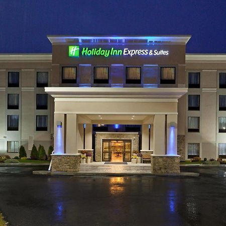 Holiday Inn Express & Suites Malone By Ihg Exterior photo