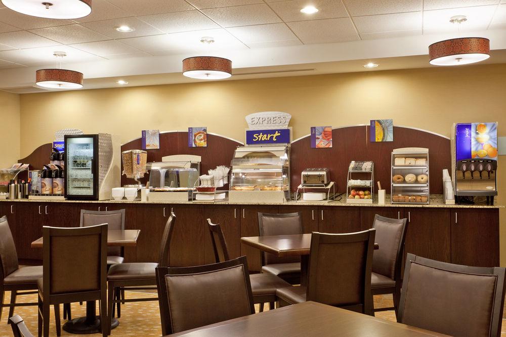 Holiday Inn Express & Suites Malone By Ihg Exterior photo