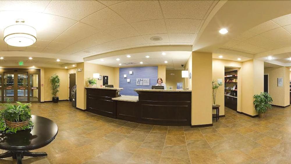 Holiday Inn Express & Suites Malone By Ihg Exterior photo