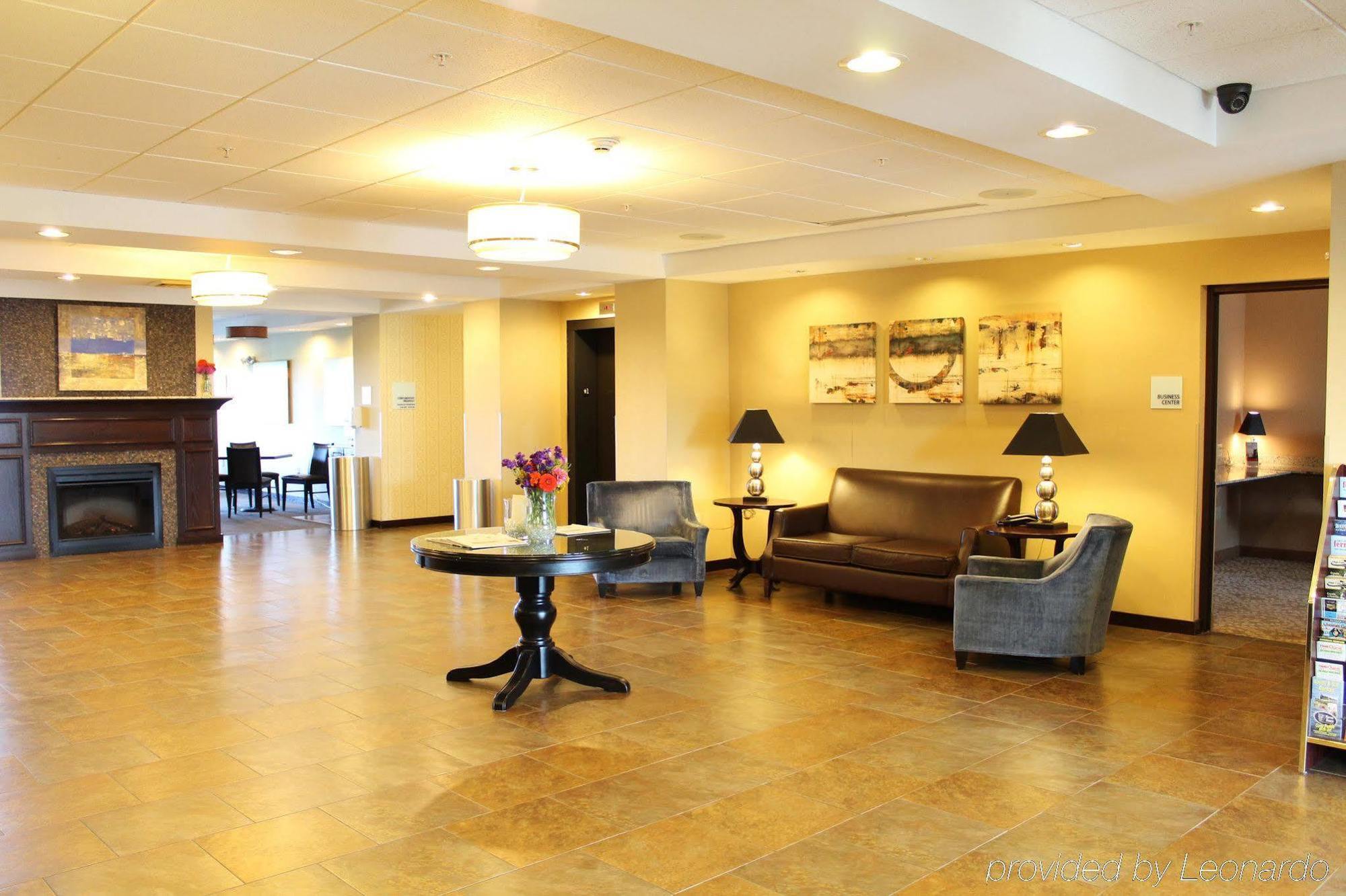 Holiday Inn Express & Suites Malone By Ihg Exterior photo