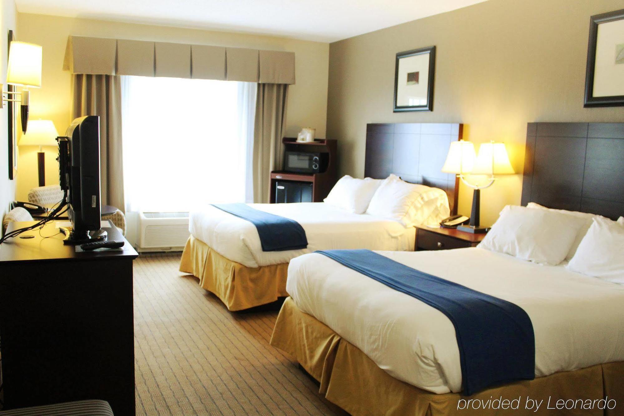 Holiday Inn Express & Suites Malone By Ihg Exterior photo