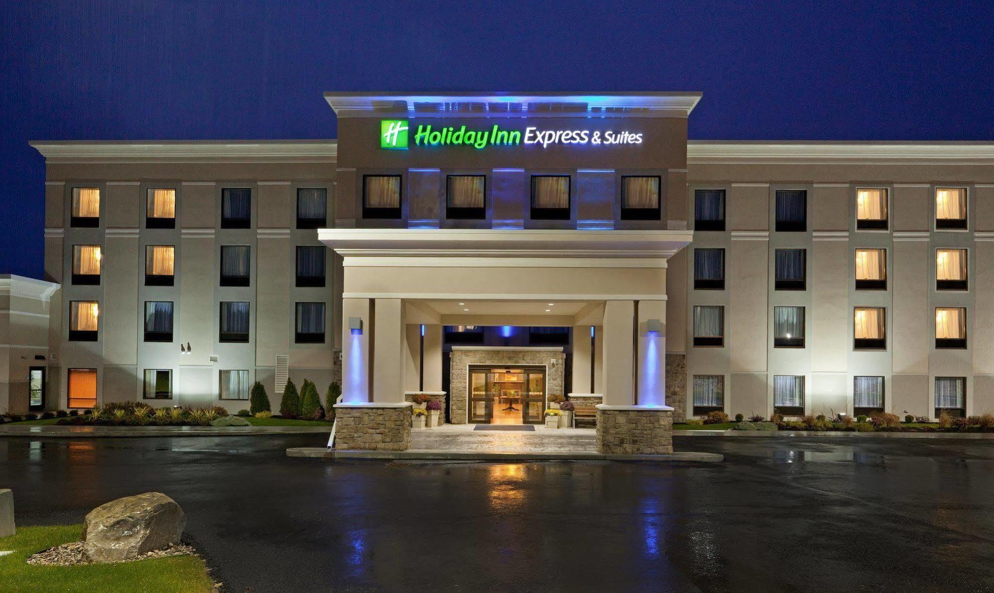 Holiday Inn Express & Suites Malone By Ihg Exterior photo