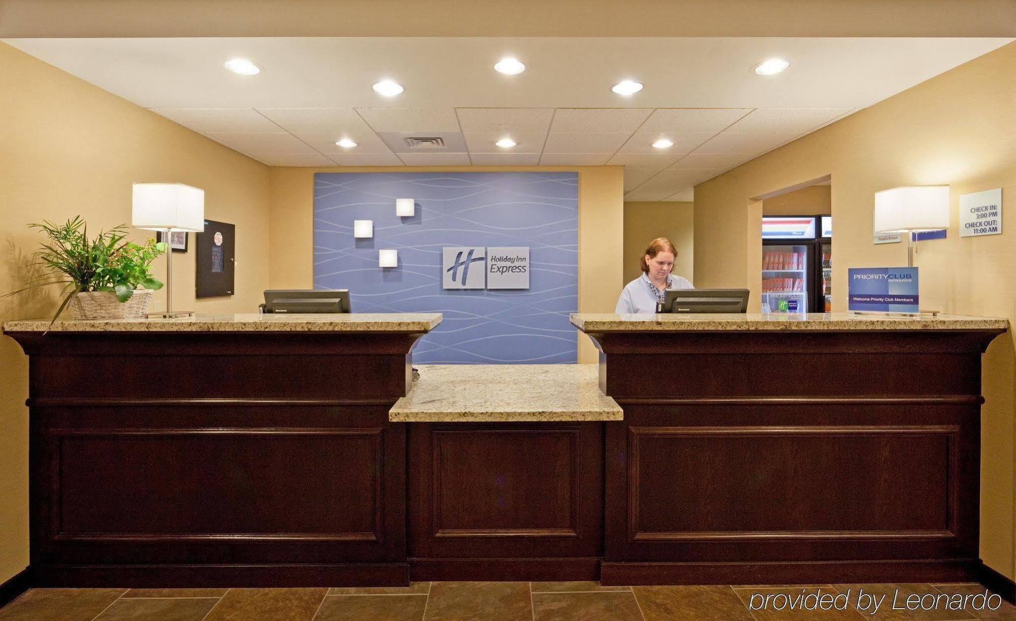 Holiday Inn Express & Suites Malone By Ihg Exterior photo