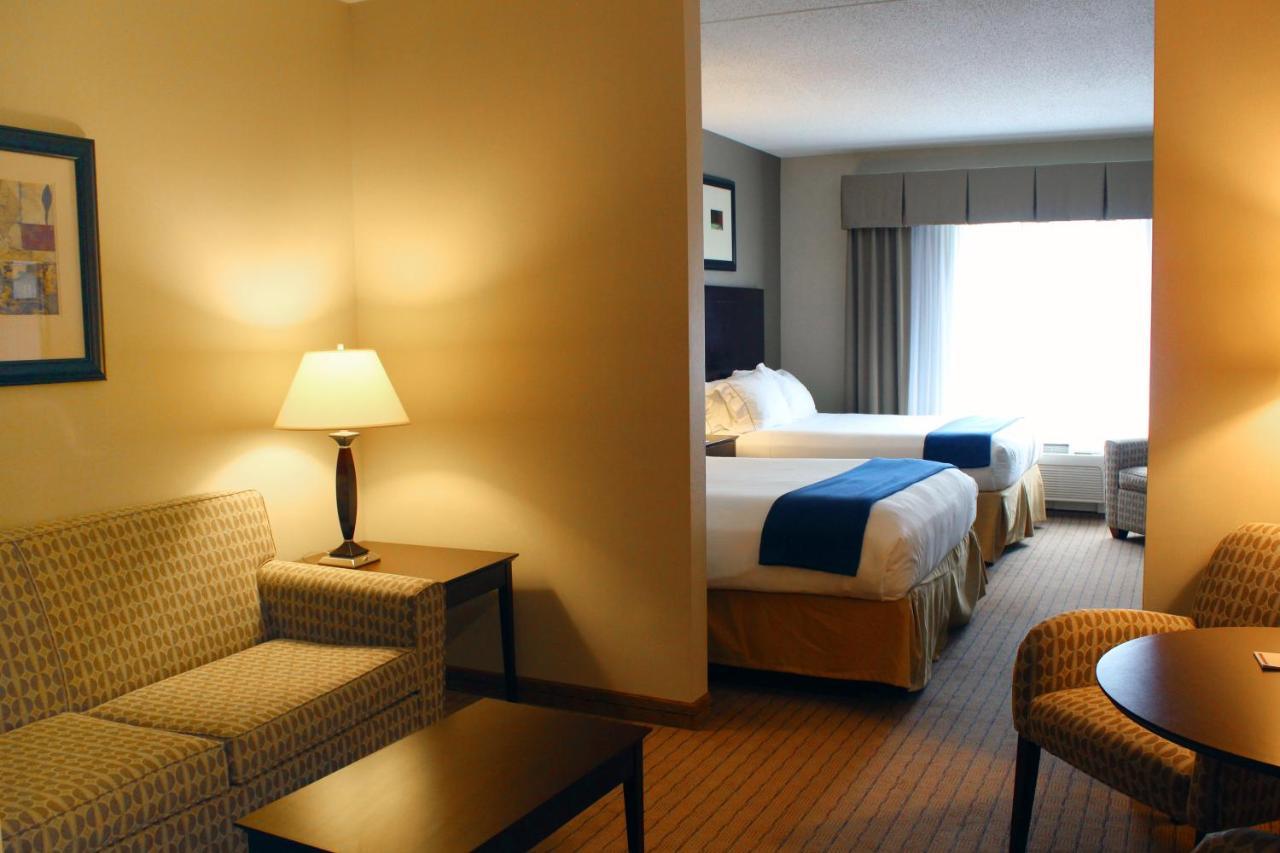 Holiday Inn Express & Suites Malone By Ihg Exterior photo
