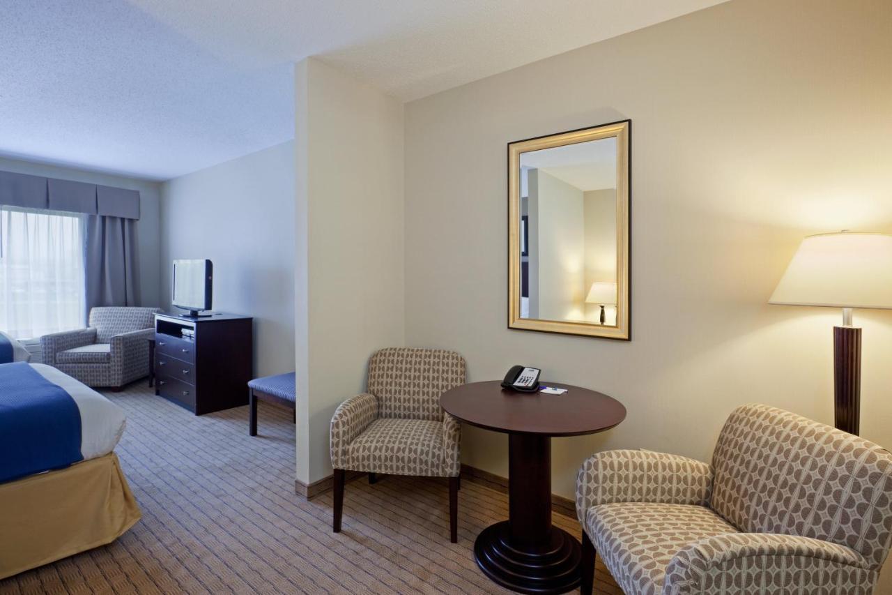 Holiday Inn Express & Suites Malone By Ihg Exterior photo